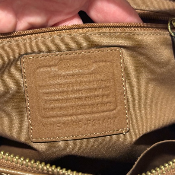 Coach EUC  brown and Black Handbag zipper closer - Picture 11 of 11